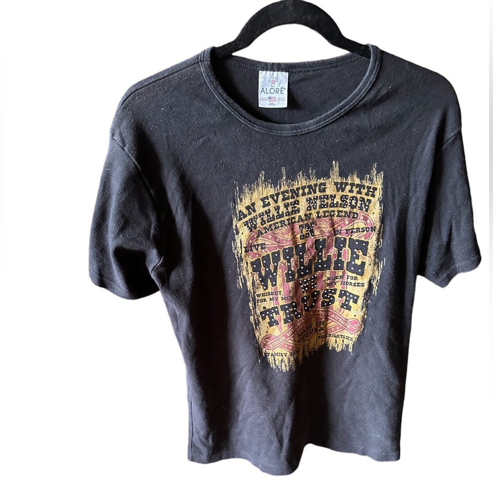 Alore 3X Willie Nelson concert tee . “In Willie We Trust “. Thick quality tshirt